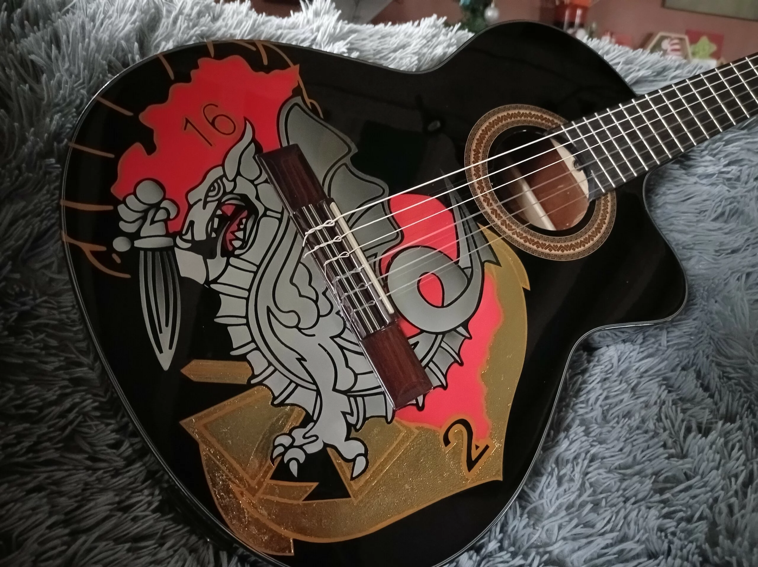 Peinture personnalisée instrument de musique, guitare Ibanez avec logo 2ème RPIMa.