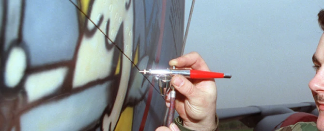 Aero Styl Centre De Formation Aerographie Paris Sra Matthew Wilson 100th Aircraft Generation Squadron Uses An Airbrush To Paint 9fbdea 1024 1